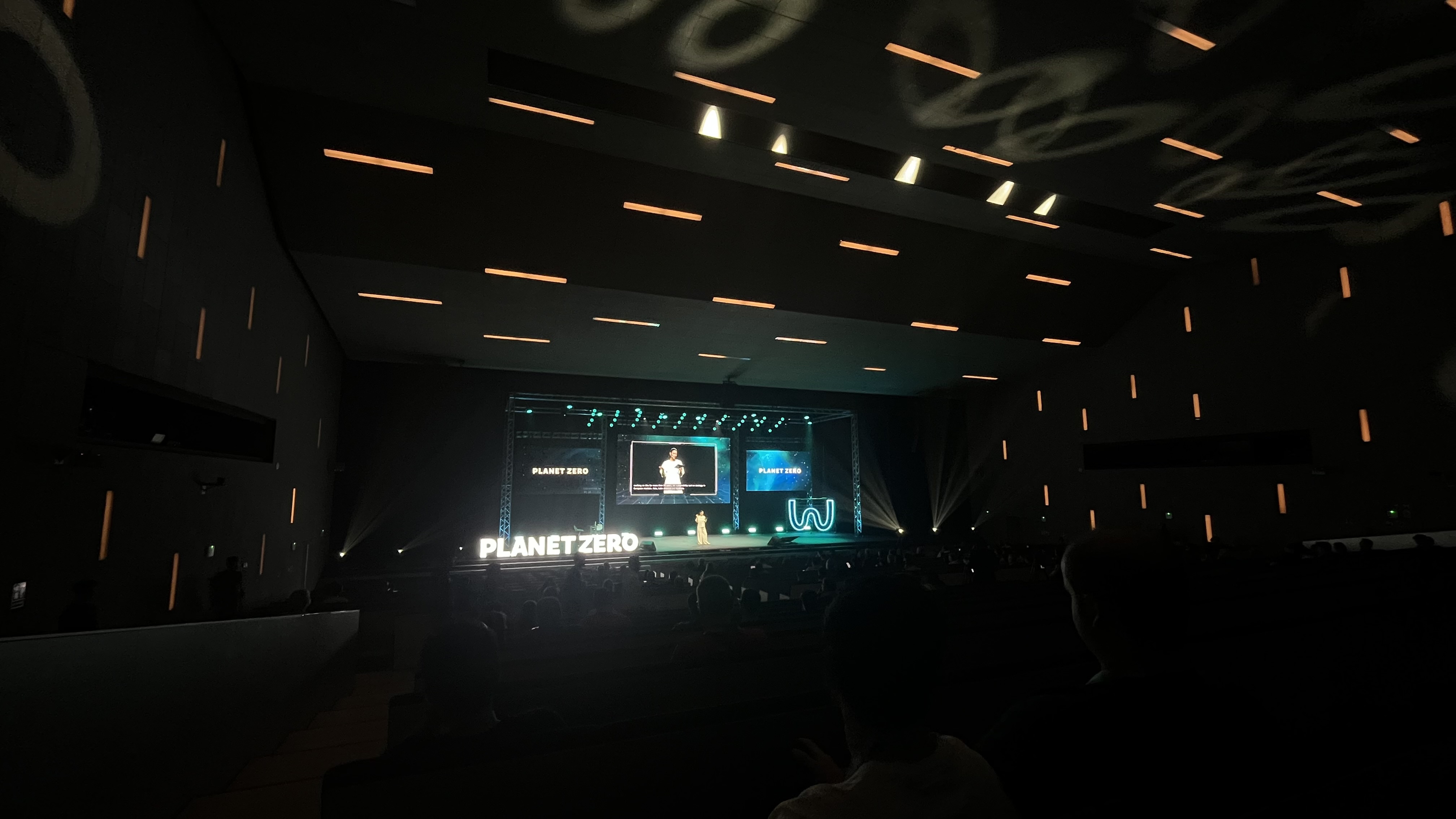 Main stage, Planet Zero
