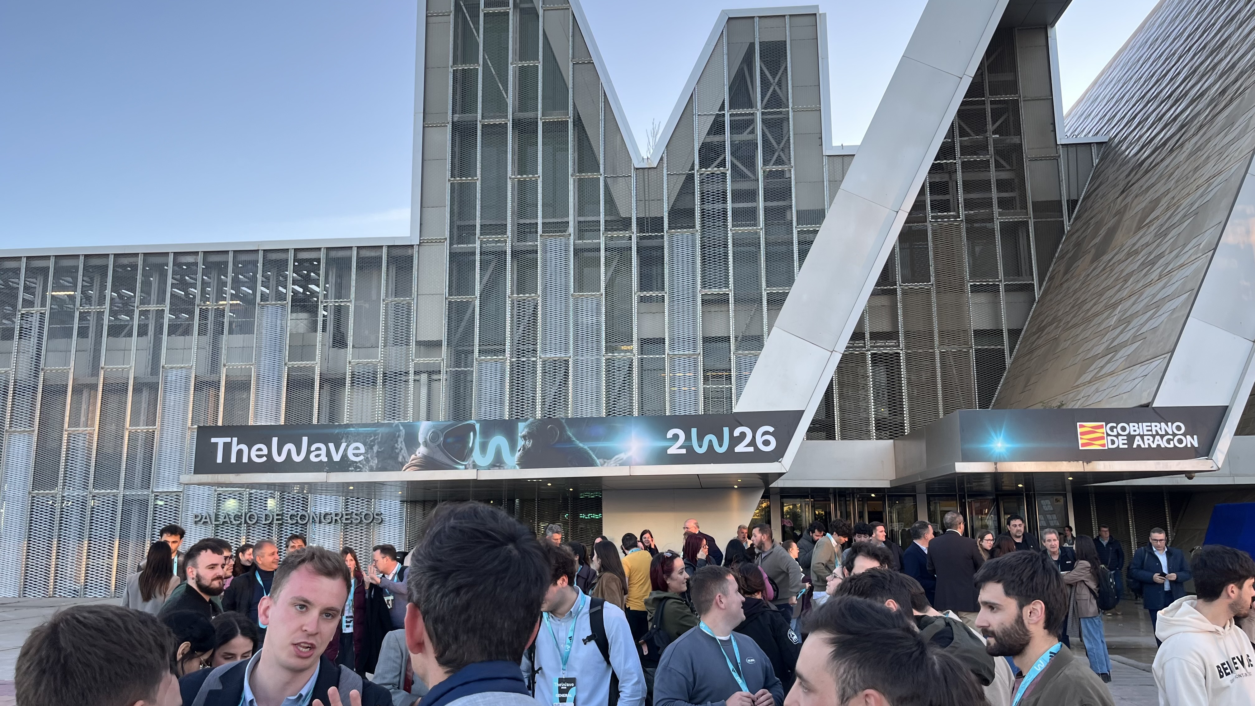 Main entrance of Palacio de Congresos de Zaragoza during The Wave.